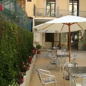https://hostal-la-terrassa.catalonia-hotels.com